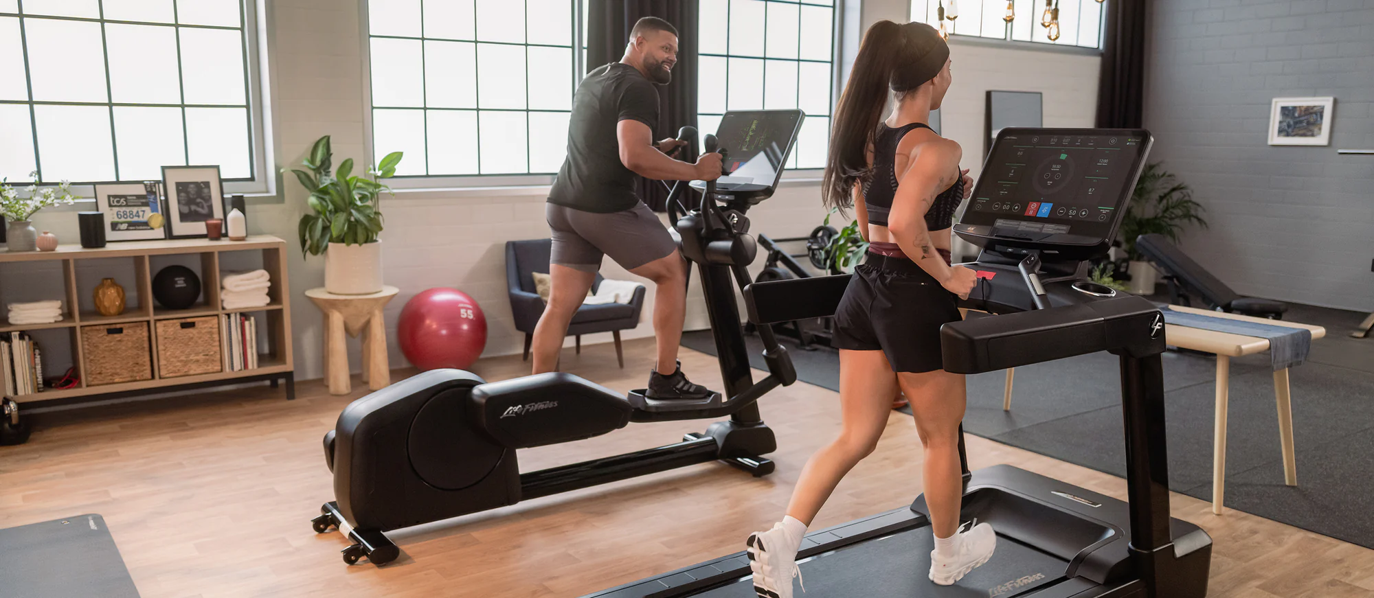 Life Fitness cardio oprema u modernom prostoru